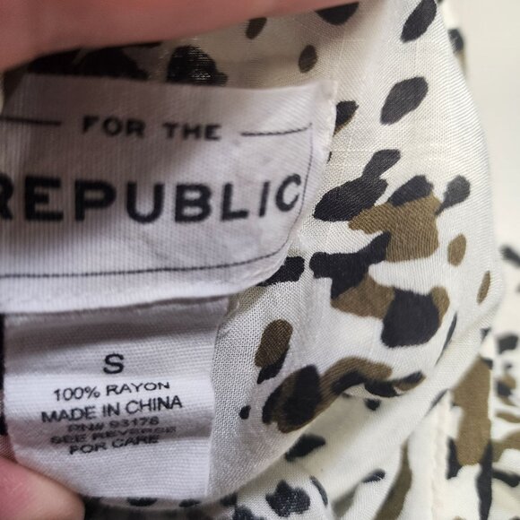 Womens For The Republic Abstract Jungle Dot Rayon Button-Front Shirt - Picture 11 of 12